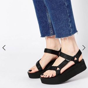 *NEW IN BOX* Black Teva Flatform Sandal